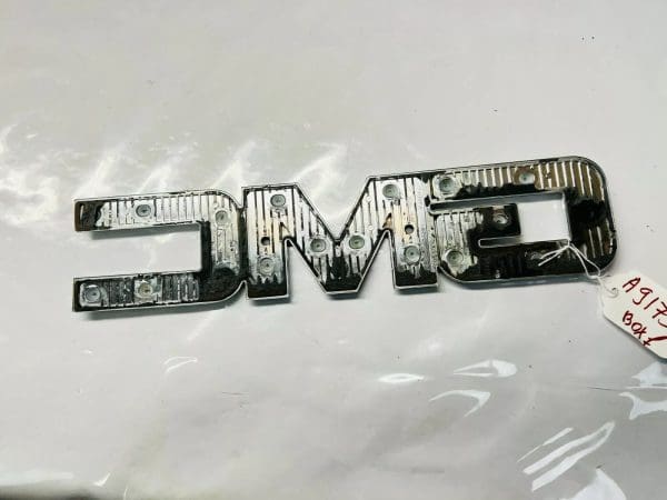 23122158 2014 2015 2016 2017 2018 2019 GMC SIERRA 15-21 CANYON REAR OEM EMBLEM - Image 8
