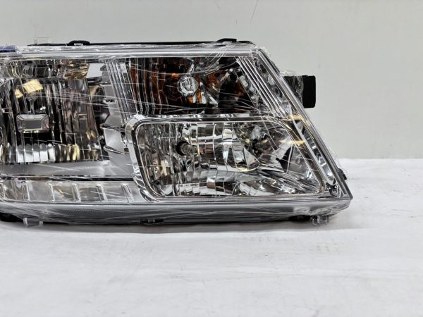 MINT 2009-2014 2015 2016 2017 2018 2019 2020 dodge journey front right headlight - Image 2