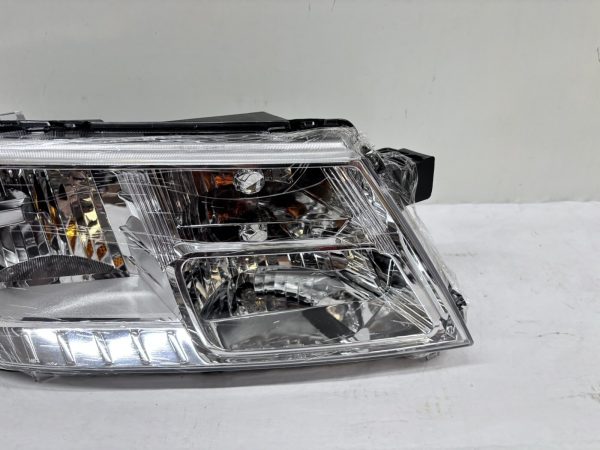 MINT 2009-2014 2015 2016 2017 2018 2019 2020 dodge journey front right headlight - Image 3