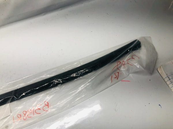 OEM 53395-0R060 2016 2017 2018 TOYOTA RAV4 FRONT BUMPER GRILLE SEAL GENUINE - Image 9