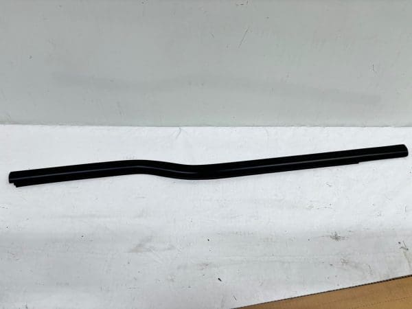 OEM 2004-2014 Ford F150 crew cab front right door belt molding 6l3z1821452a