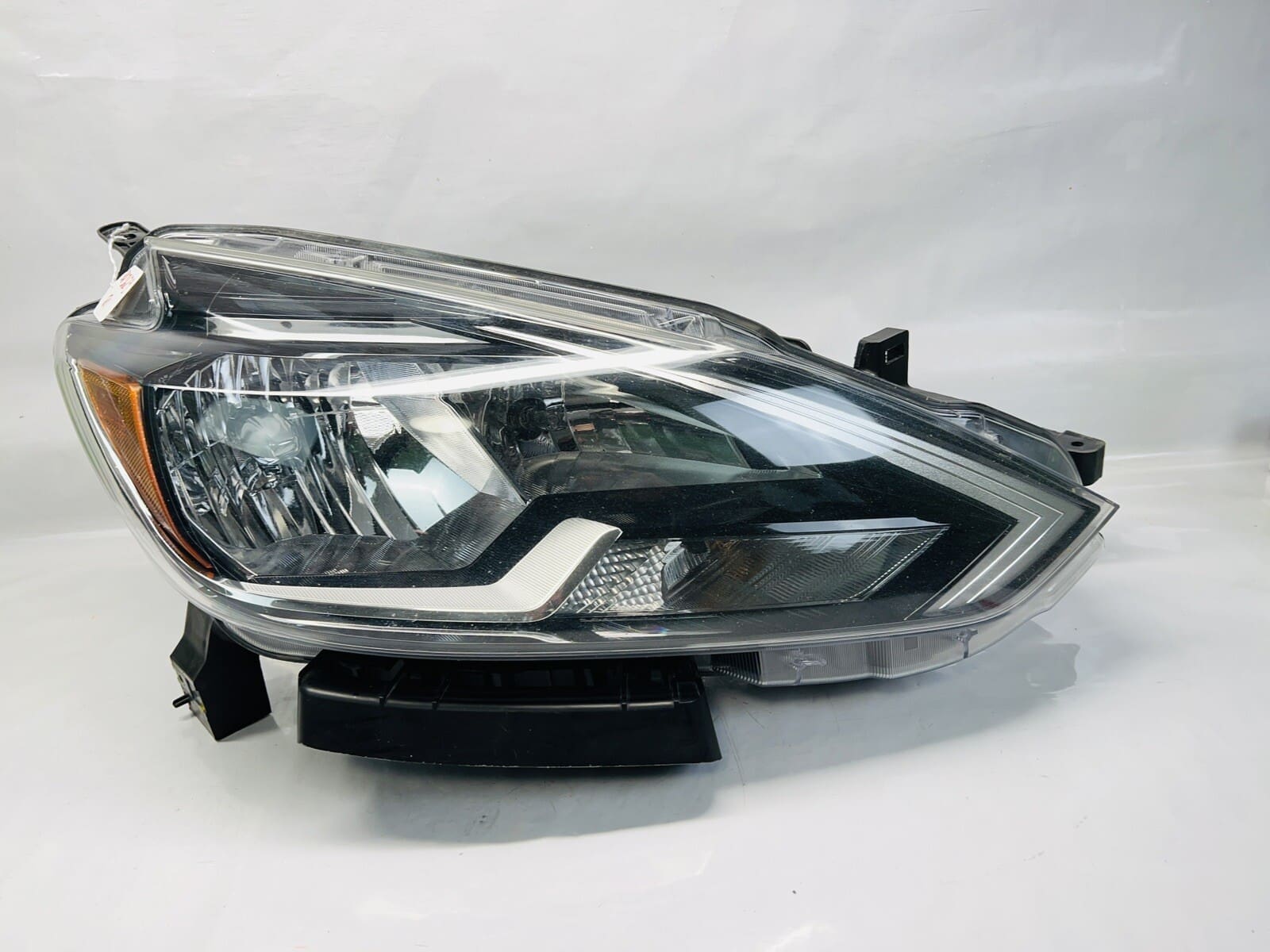 2016 2017 2018 2019 NISSAN SENTRA HALOGEN FRONT RIGHT OEM HEADLIGHT - Image 2