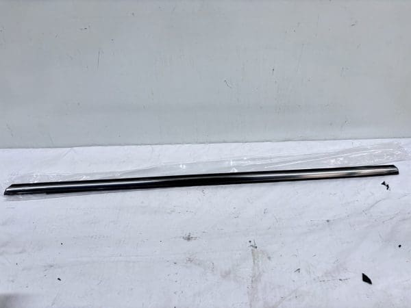 OEM 2013-2016 2017 2018 Nissan Altima rear right door belt molding 828203ta0a
