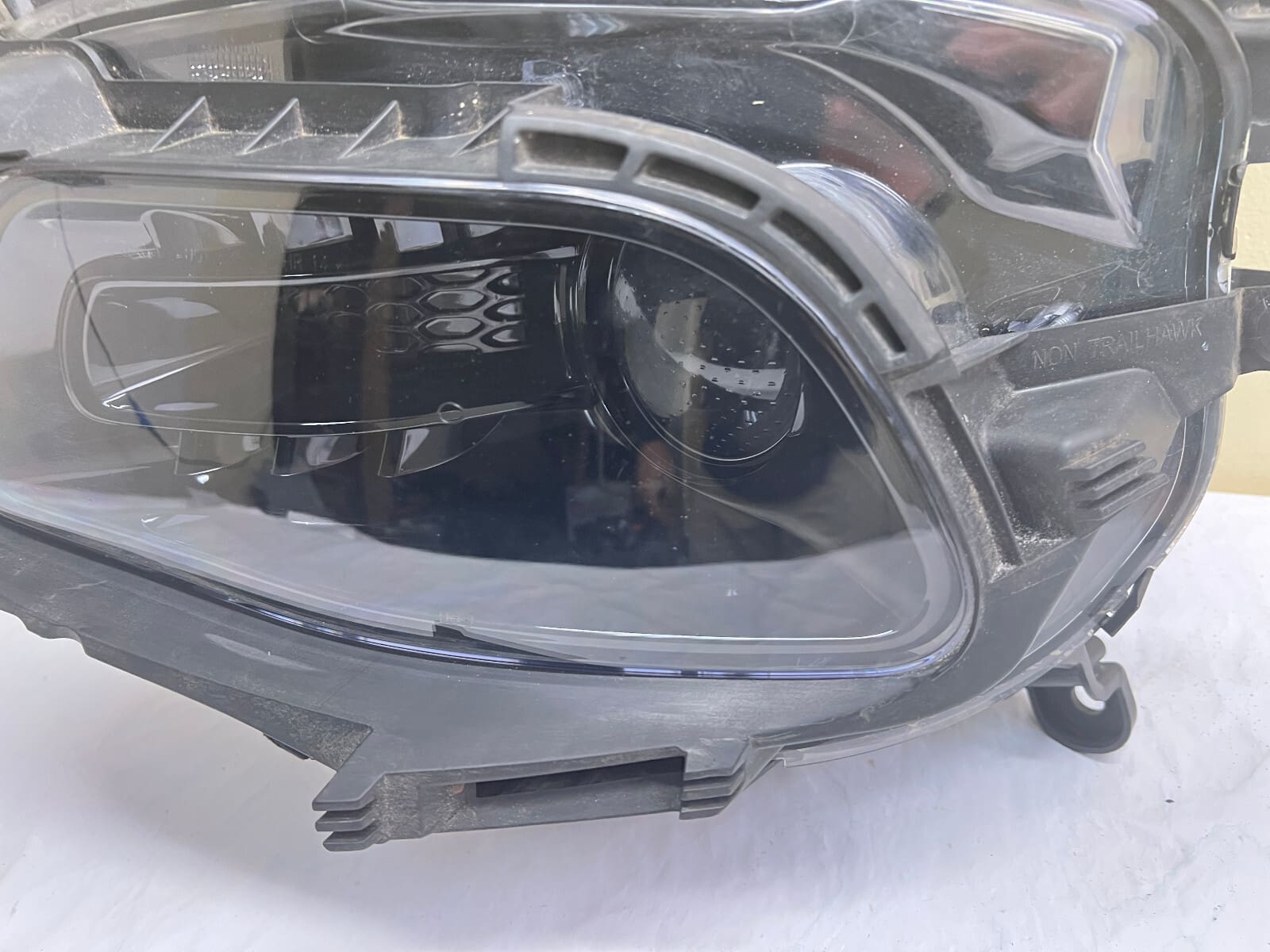 2014 2015 2016 2017 2018 JEEP CHEROKEE HALOGEN FRONT LEFT OEM HEADLIGHT - Image 4