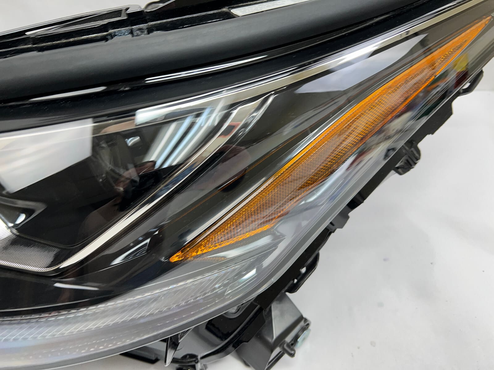 2020 2021 2022 2023 TOYOTA HIGHLANDER LED FRONT LEFT OEM HEADLIGHT 101008A06J - Image 7