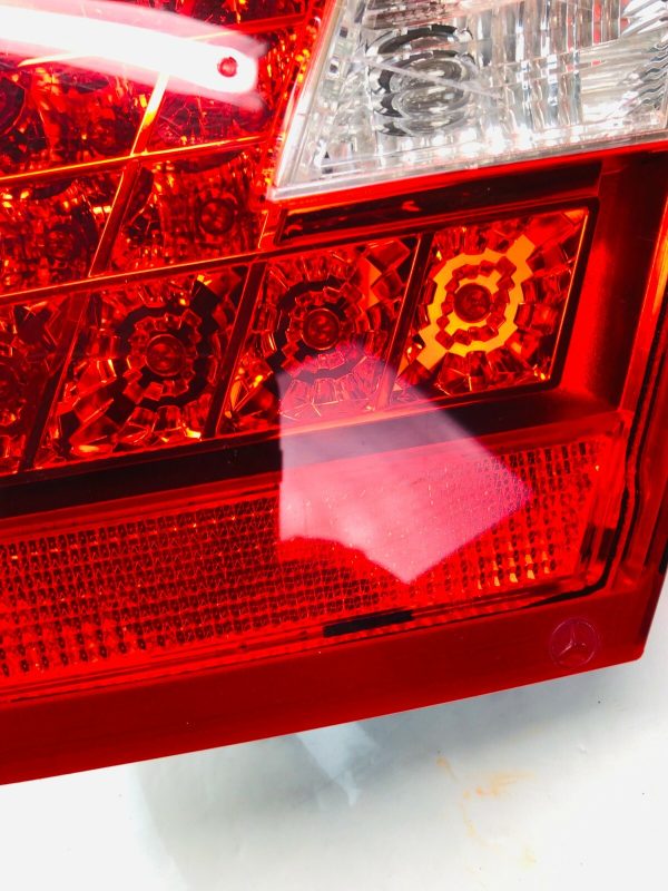 2010 2011 2012 2013 MERCEDES E CLASS REAR RIGHT OEM TAIL LIGHT E550 350 300 - Image 3