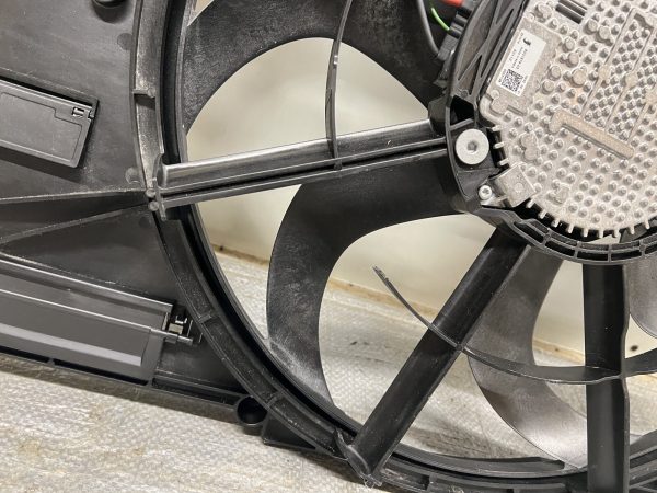 2019 2020 2021 2022 2023 VOLVO XC40 HYBRID OEM RADIATOR COOLING FAN - Image 15