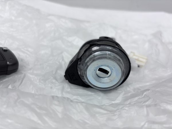 OEM 81900S2d00 2019-2023 Hyundai Sant Fe Cylinder And Keys Ignition Lock - Image 5