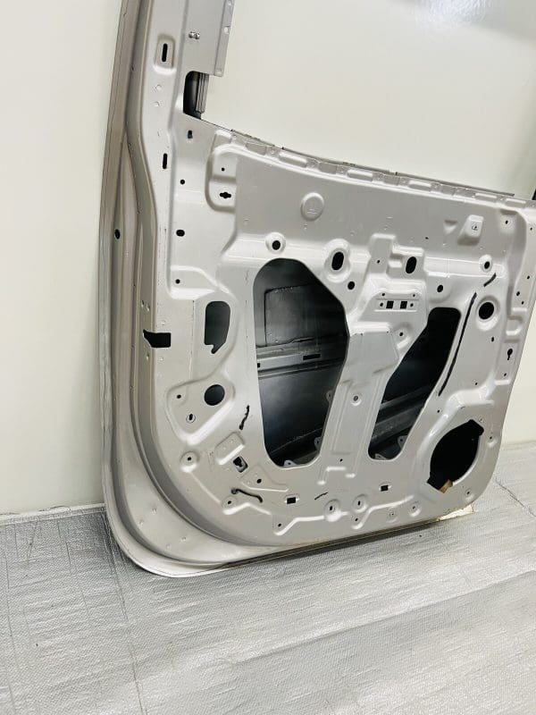 2014 2015 2016 2017 2018  CHEVY SILVERADO 1500 CREW CAB REAR LEFT OEM DOOR - Image 15