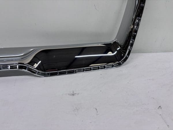 OEM 2018 2019 2020 2021 LINCOLN NAVIGATOR FRONT GRILLE MOLDING TRIM  jl7z8419aa - Image 2