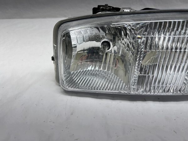 1999-2001 2002 2003 2004 2005 2006 Gmc Sierra Gmc Yukon Front Left Headlight - Image 3