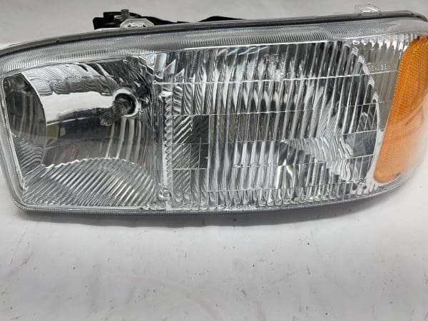 1999-2001 2002 2003 2004 2005 2006 Gmc Sierra Gmc Yukon Front Left Headlight - Image 5