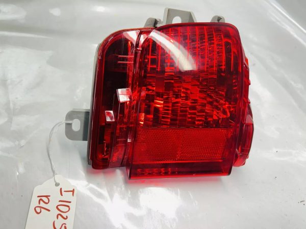 2016 2017 2018 TOYOTA LAND CRUISER REAR BUMPER LEFT OEM LOWER  REFLECTOR GENUINE