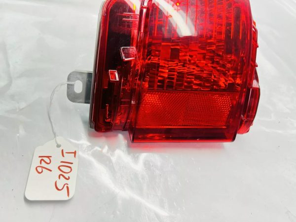2016 2017 2018 TOYOTA LAND CRUISER REAR BUMPER LEFT OEM LOWER  REFLECTOR GENUINE - Image 2