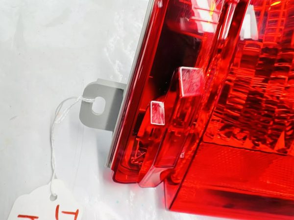 2016 2017 2018 TOYOTA LAND CRUISER REAR BUMPER LEFT OEM LOWER  REFLECTOR GENUINE - Image 3