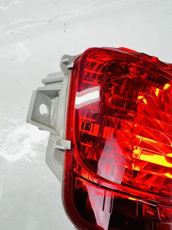 2016 2017 2018 TOYOTA LAND CRUISER REAR BUMPER LEFT OEM LOWER  REFLECTOR GENUINE - Image 4