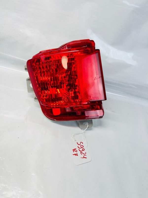 2016 2017 2018 TOYOTA LAND CRUISER REAR LEFT OEM REFLECTOR - Image 2
