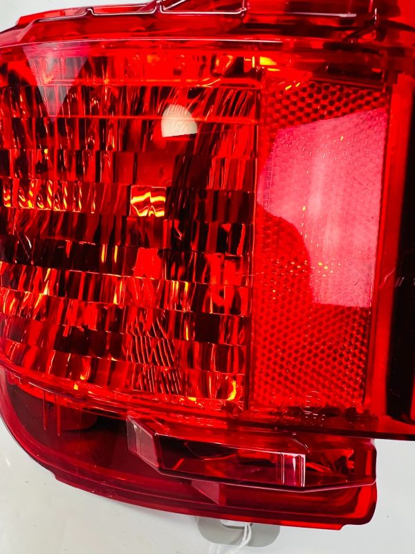 2016 2017 2018 TOYOTA LAND CRUISER REAR LEFT OEM REFLECTOR - Image 5