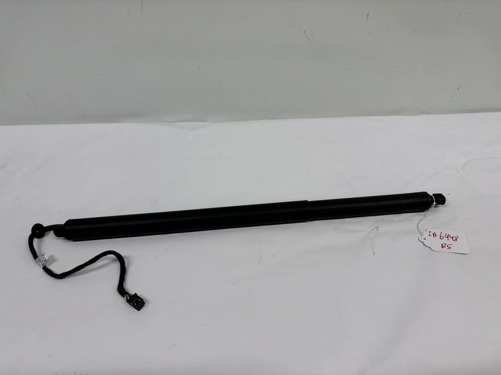 OEM 2015-2016 2017 2018 PORSCHE CAYENN REAR RH LF LIFTGATE STRUT 7p5827851m
