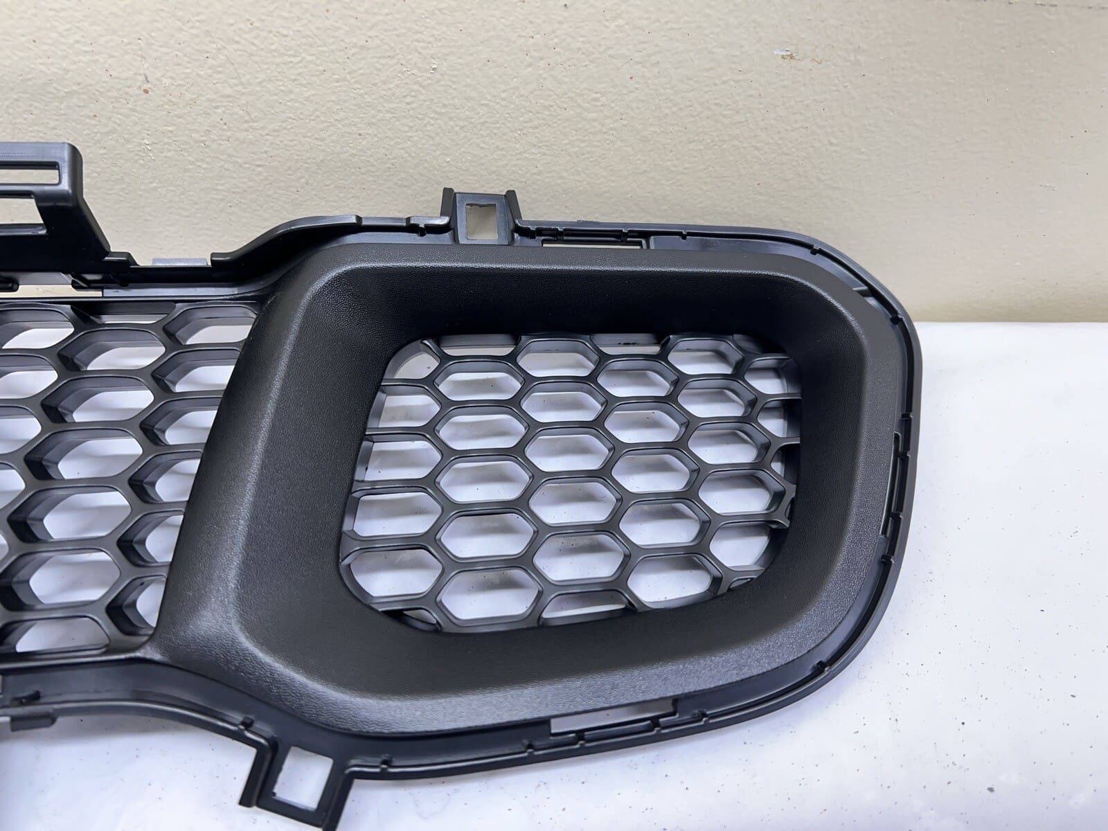 2014 2015 2016 2017 2018 JEEP CHEROKEE FRONT BUMPER LOWER GRILLE CAPA - Image 3