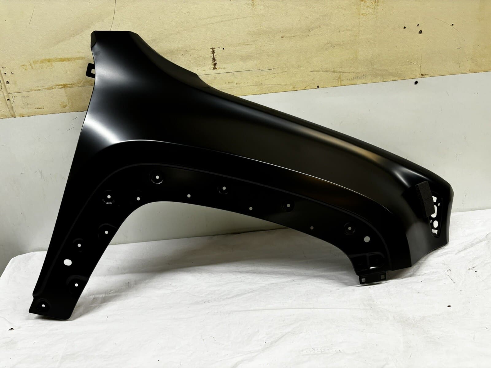 OEM 17 2018 2019 2020 2021 2022 2023 JEEP RENEGADE FRONT RIGHT FENDER 68307086aa
