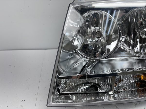 2007 2008 2009 2010 2011 2012 2013 2014 TAHOE SUBURBAN AVALANCHE LEFT  HEADLIGHT - Image 3