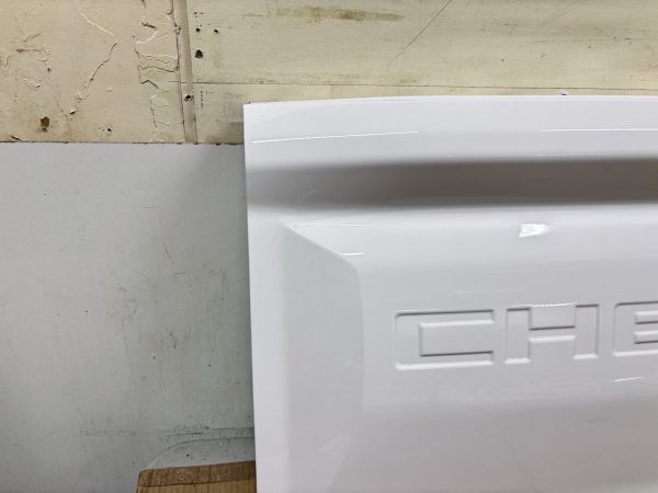 OEM GENUINE 2023 2024 2025 CHEVY COLORADO WHITE REAR TAILGATE NICE - Image 3