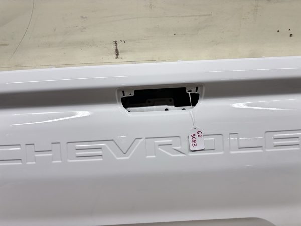 OEM GENUINE 2023 2024 2025 CHEVY COLORADO WHITE REAR TAILGATE NICE - Image 5