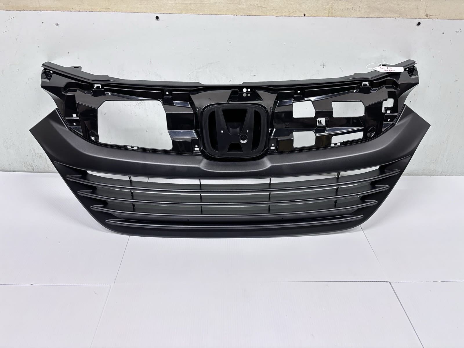 OEM GENUINE 2019 2020 2021 2022 HONDA HRV GRILLE 71121-t7w-a11