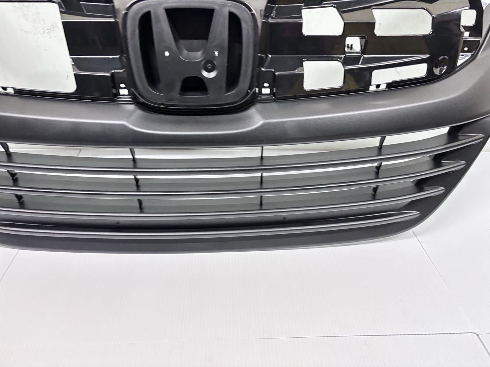 OEM GENUINE 2019 2020 2021 2022 HONDA HRV GRILLE 71121-t7w-a11 - Image 6