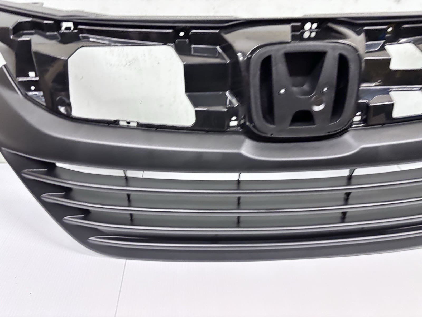 OEM GENUINE 2019 2020 2021 2022 HONDA HRV GRILLE 71121-t7w-a11 - Image 8