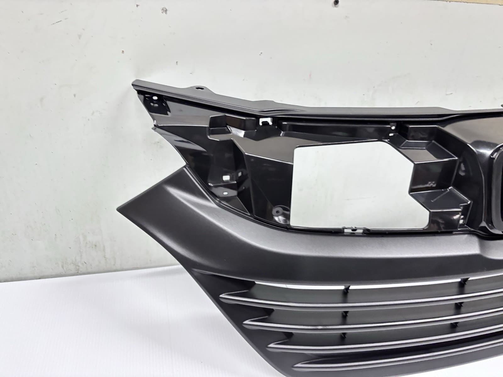 OEM GENUINE 2019 2020 2021 2022 HONDA HRV GRILLE 71121-t7w-a11 - Image 10