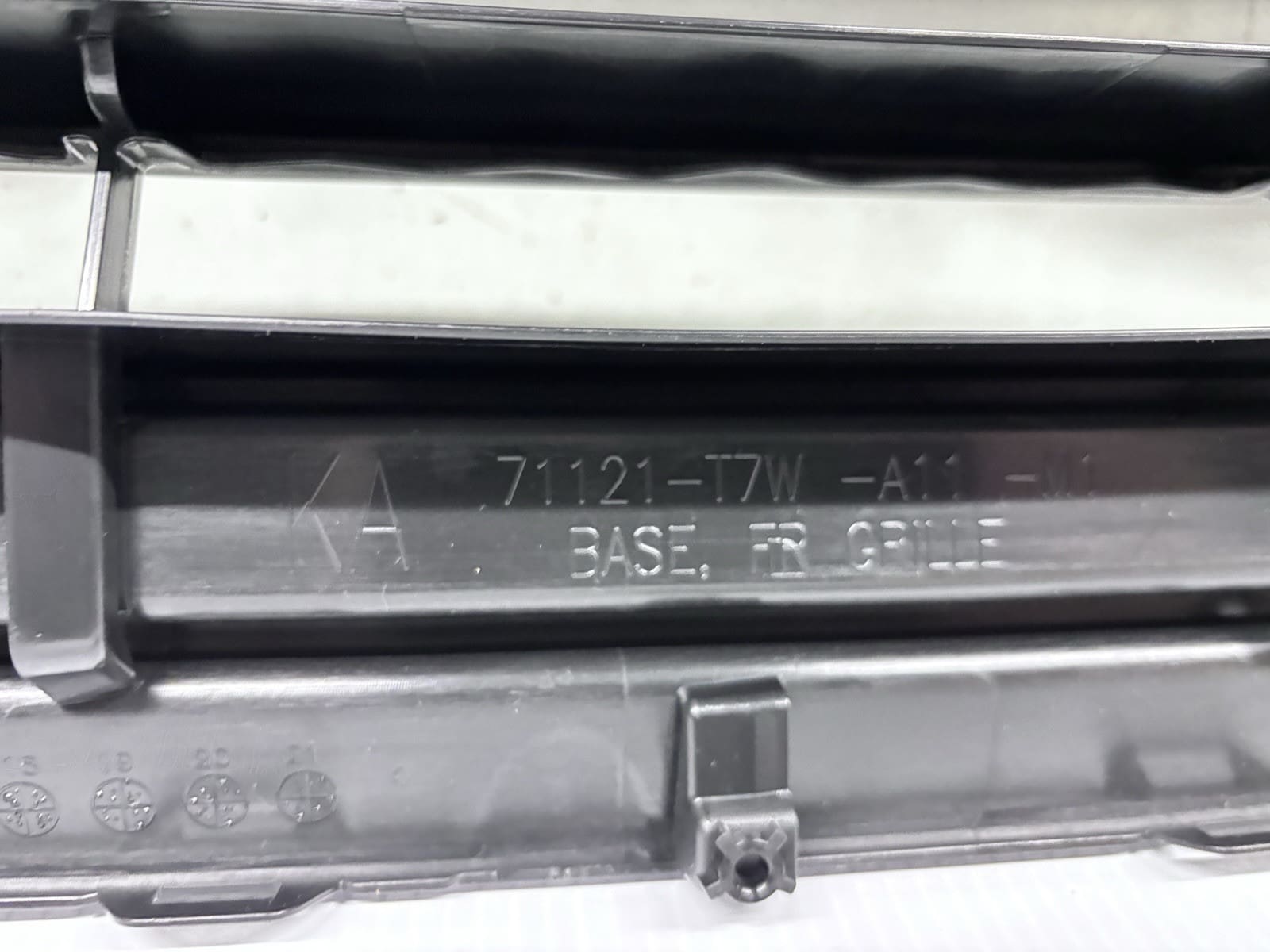 OEM GENUINE 2019 2020 2021 2022 HONDA HRV GRILLE 71121-t7w-a11 - Image 15