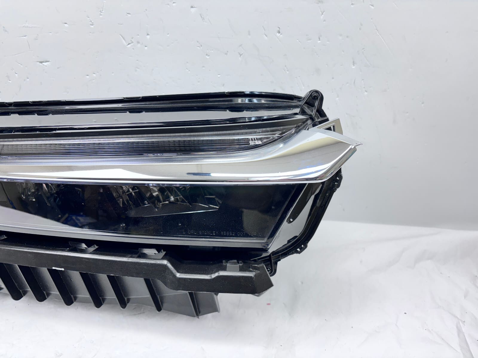 NICE ALL TABS 2023 2024 HONDA CRV FULL LED FRONT RIGHT OEM HEADLIGHT - Image 2