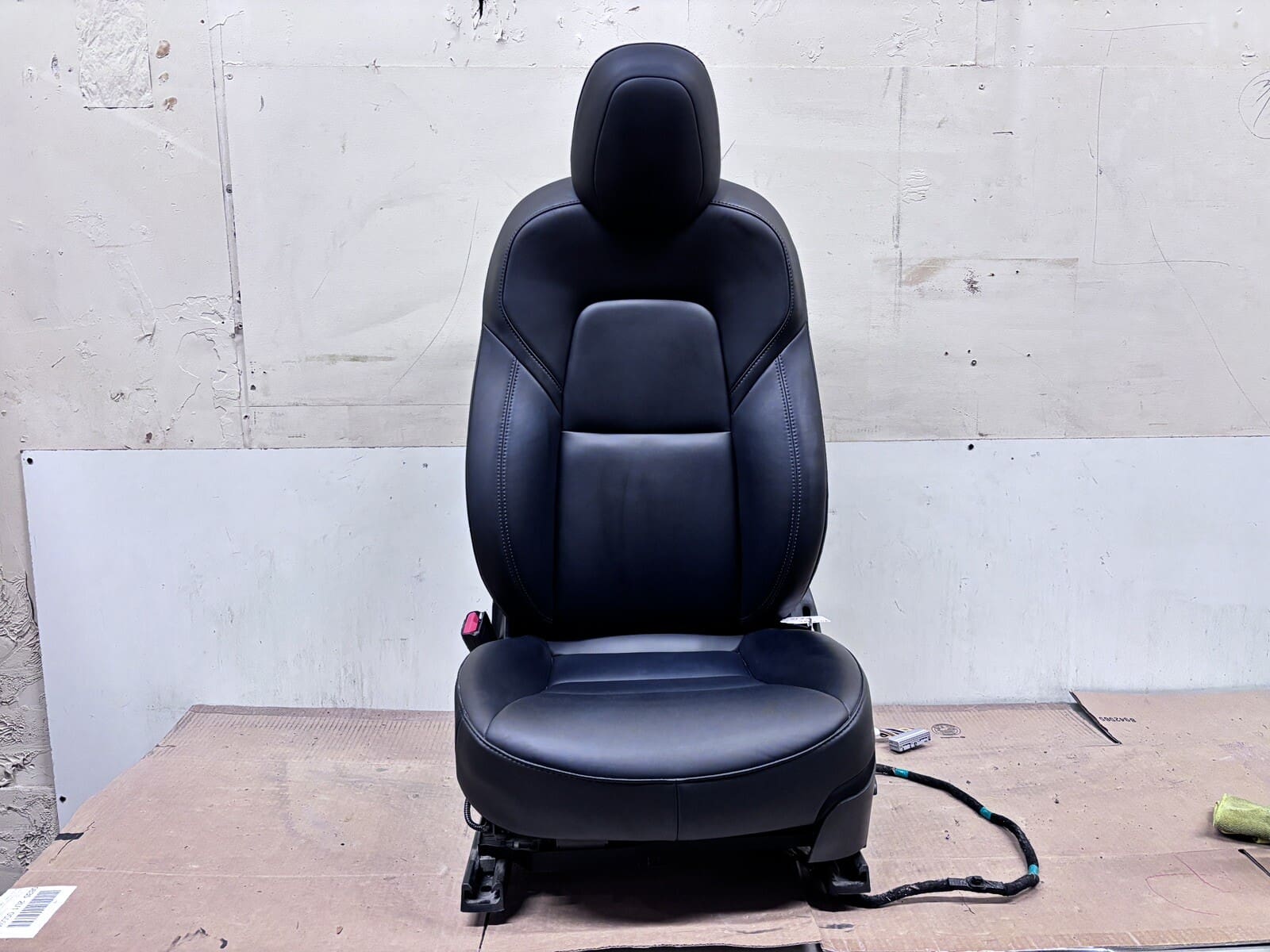 OEM 1456942-00-C 2017-2020 2021 2022 2023 Tesla Model 3 Front Left Driver Seat