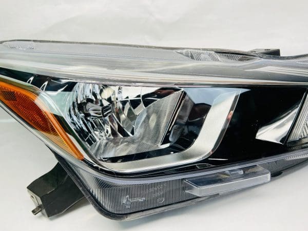 🎈ALL TABS🎈 2020 2021 2022 NISSAN VERSA HALOGEN  FRONT RIGHT OEM HEADLIGHT - Image 6