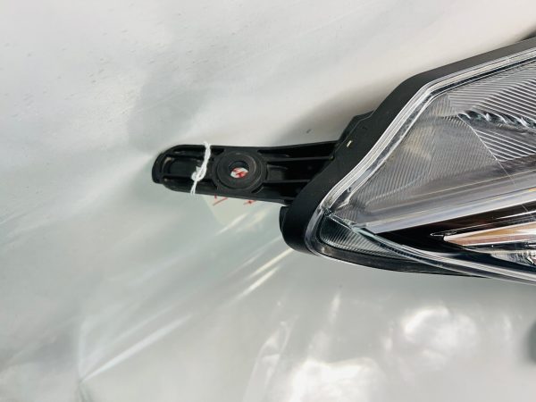🎈ALL TABS🎈 2020 2021 2022 NISSAN VERSA HALOGEN  FRONT RIGHT OEM HEADLIGHT - Image 8
