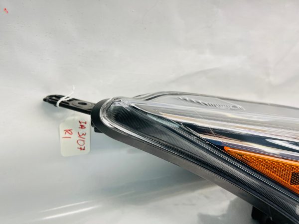 🎈ALL TABS🎈 2020 2021 2022 NISSAN VERSA HALOGEN  FRONT RIGHT OEM HEADLIGHT - Image 9