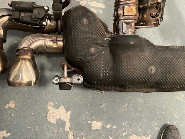 85550940 2020 2021 2022 2023 Chevy Corvette C8 Rear Oem Exhaust Muffler - Image 4