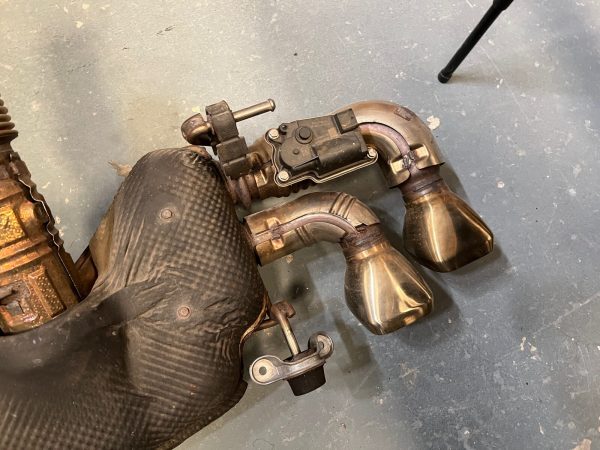 85550940 2020 2021 2022 2023 Chevy Corvette C8 Rear Oem Exhaust Muffler - Image 10