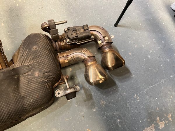 85550940 2020 2021 2022 2023 Chevy Corvette C8 Rear Oem Exhaust Muffler - Image 11