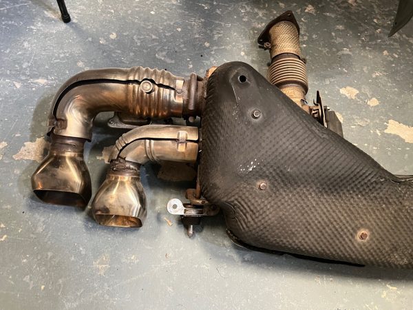 85550940 2020 2021 2022 2023 Chevy Corvette C8 Rear Oem Exhaust Muffler - Image 12