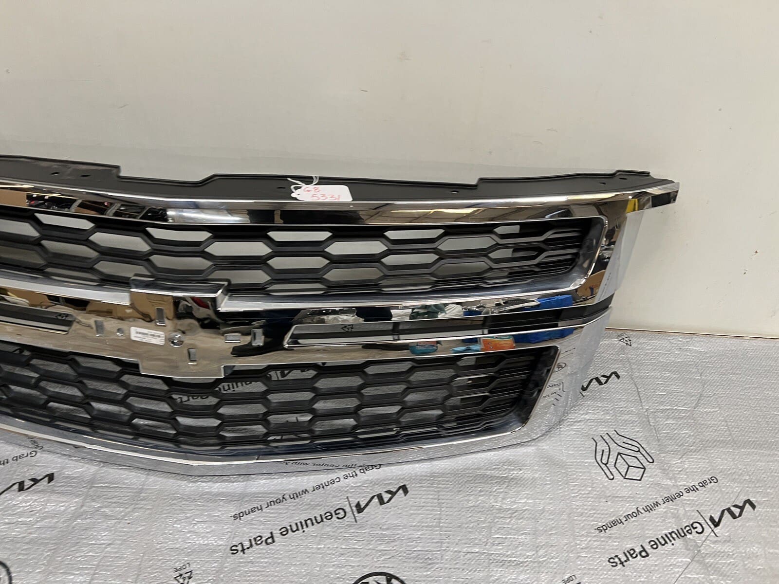 2015 2016 2017 2018 2019 2020 CHEVY TAHOE SUBURBAN OEM GRILLE CHROME 23440914 - Image 2