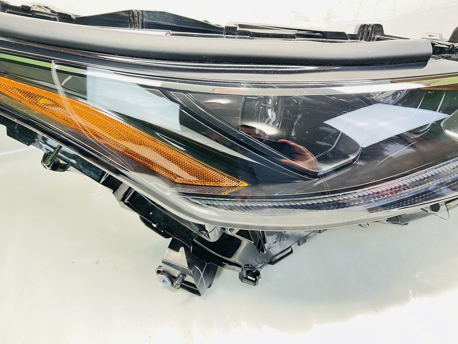 2020 2021 2022 TOYOTA HIGHLANDER LED BLACK BEZEL FRONT RIGHT OEM HEADLIGHT - Image 4