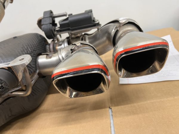 85550940 2020 2021 2022 2023 Chevy Corvette C8 Rear Oem Exhaust Muffler - Image 8