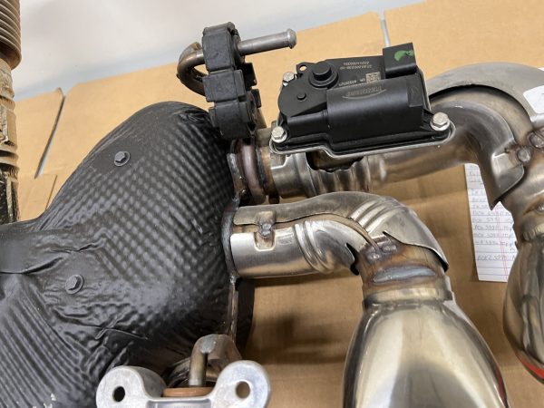 85550940 2020 2021 2022 2023 Chevy Corvette C8 Rear Oem Exhaust Muffler - Image 9