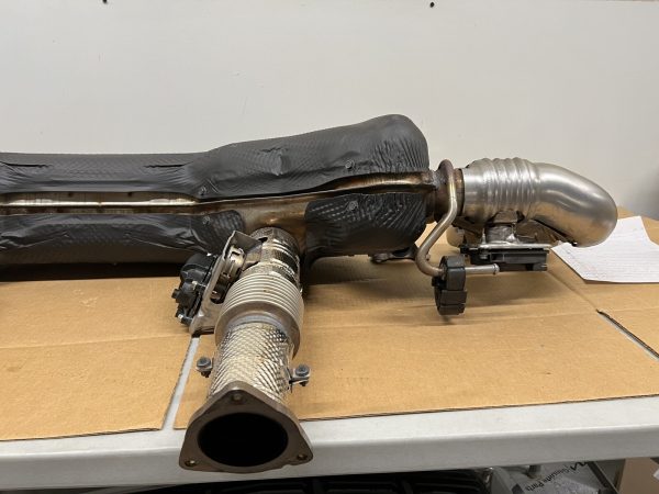85550940 2020 2021 2022 2023 Chevy Corvette C8 Rear Oem Exhaust Muffler - Image 12