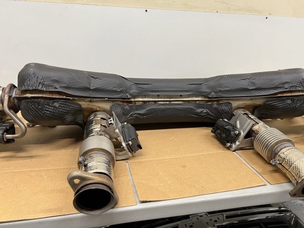 85550940 2020 2021 2022 2023 Chevy Corvette C8 Rear Oem Exhaust Muffler - Image 13