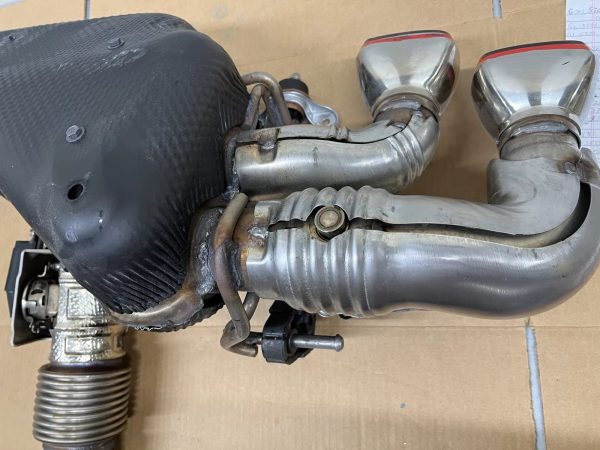 85550940 2020 2021 2022 2023 Chevy Corvette C8 Rear Oem Exhaust Muffler - Image 15