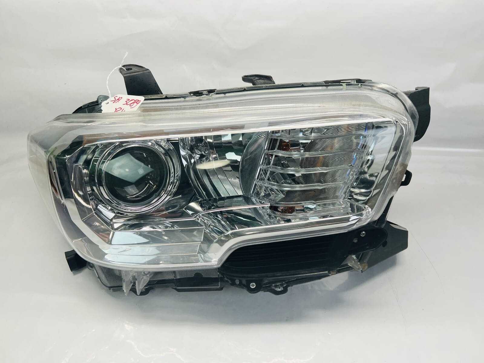 TABS 16 2017 2018 2019 2020 2021 2022 TOYOTA TACOMA HALOGEN RIGHT OEM HEADLIGHT - Image 2